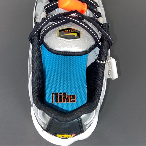 Nike Air Max Plus GS Sky Nike Silver Shoes Size: 5Y / 6.5W - Picture 3 of 10